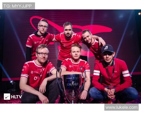 激情四溢泳池对决 全程直播精彩瞬间呈现！